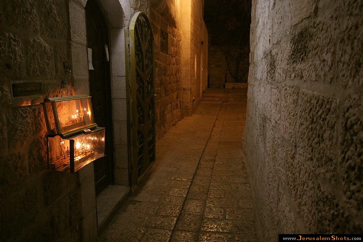 http://www.jerusalemshots.com/b/Israel/Hanukah-06.jpg