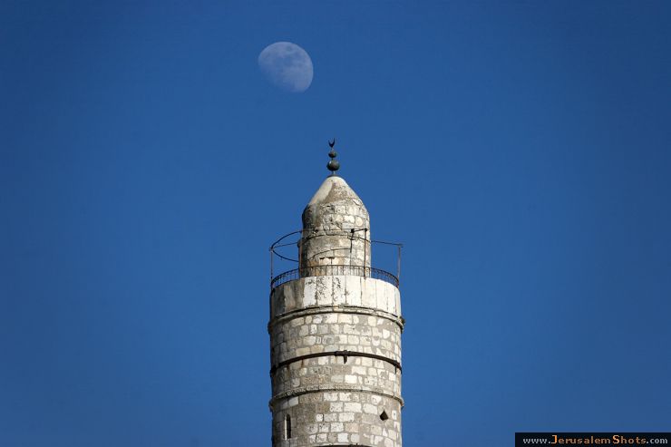 Mond und Moschee