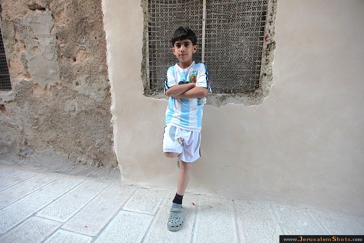 Der Junge im muslimischen Viertel der Altstadt