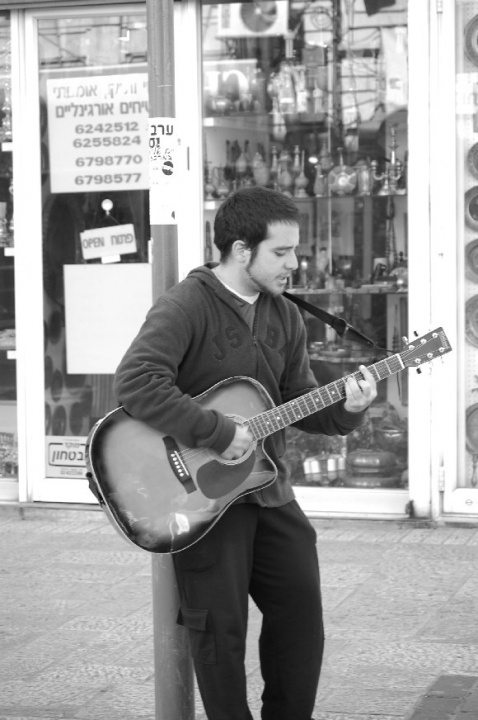 Boy with guitarr